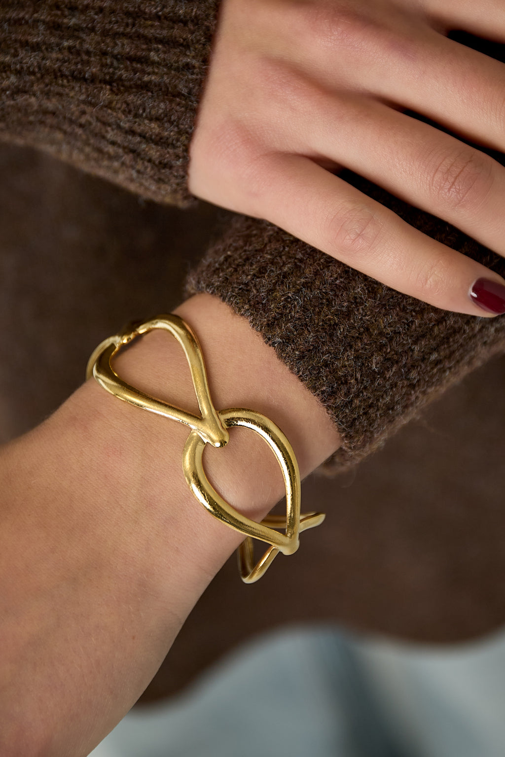 Bangle with open drops