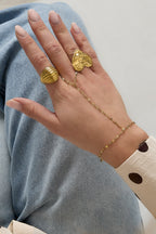 Hand chain with chunky chain